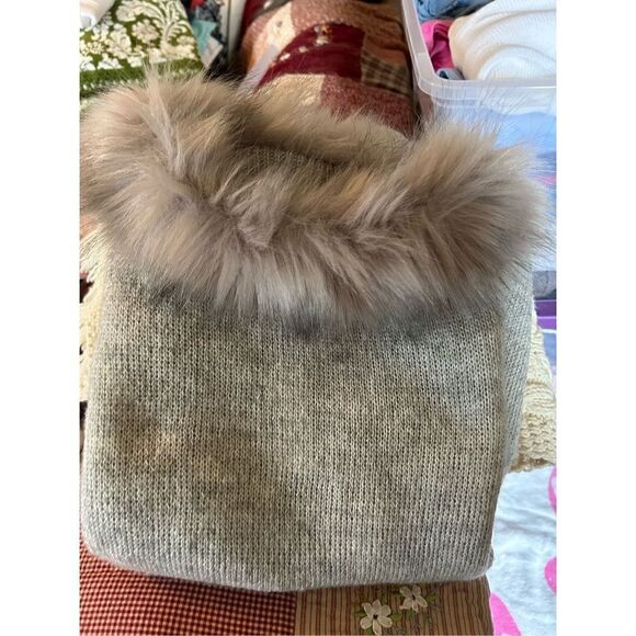 Ann Taylor Light Gray Poncho Sweater Faux Fur Collar NWT - Picture 9 of 10